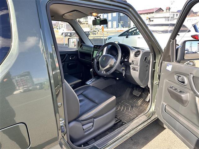 ジムニー ランドベンチャー　特別仕様車ランドベンチャー　インタークーラーターボ　パートタイム４ＷＤ（高低二段切替式）　ナビＴＶ　シートヒーター　フォグランプ　メッキグリル　ドアバイザー　メーター３眼クロムメッキリング　純正ＡＷ（28枚目）