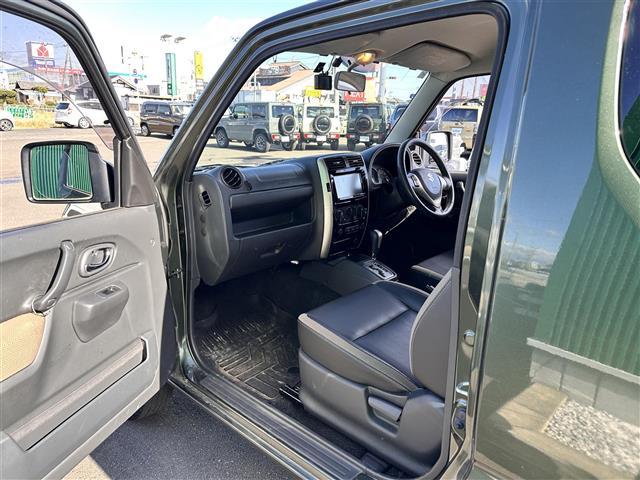 ジムニー ランドベンチャー　特別仕様車ランドベンチャー　インタークーラーターボ　パートタイム４ＷＤ（高低二段切替式）　ナビＴＶ　シートヒーター　フォグランプ　メッキグリル　ドアバイザー　メーター３眼クロムメッキリング　純正ＡＷ（30枚目）