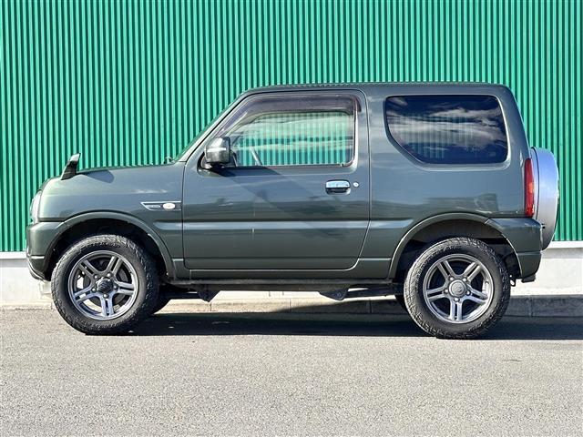 ジムニー ランドベンチャー　特別仕様車ランドベンチャー　インタークーラーターボ　パートタイム４ＷＤ（高低二段切替式）　ナビＴＶ　シートヒーター　フォグランプ　メッキグリル　ドアバイザー　メーター３眼クロムメッキリング　純正ＡＷ（35枚目）