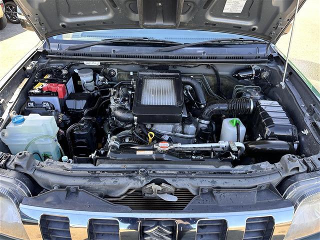 ジムニー ランドベンチャー　特別仕様車ランドベンチャー　インタークーラーターボ　パートタイム４ＷＤ（高低二段切替式）　ナビＴＶ　シートヒーター　フォグランプ　メッキグリル　ドアバイザー　メーター３眼クロムメッキリング　純正ＡＷ（41枚目）