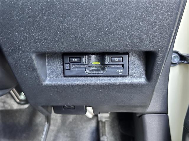 ジムニー ＸＣ　セーフティサポート　クルーズコントロール　純正ディスプレイオーディオ　ＣＤ／ＤＶＤ／Ｂｌｕｅｔｏｏｔｈ　ＥＴＣ　シートヒーター　ＲＡＹＳ１６インチアルミホイール　トーヨーオープンカントリータイヤ（6枚目）