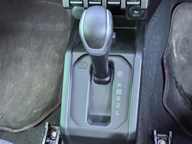 ジムニー ＸＣ　セーフティサポート　クルーズコントロール　純正ディスプレイオーディオ　ＣＤ／ＤＶＤ／Ｂｌｕｅｔｏｏｔｈ　ＥＴＣ　シートヒーター　ＲＡＹＳ１６インチアルミホイール　トーヨーオープンカントリータイヤ（11枚目）