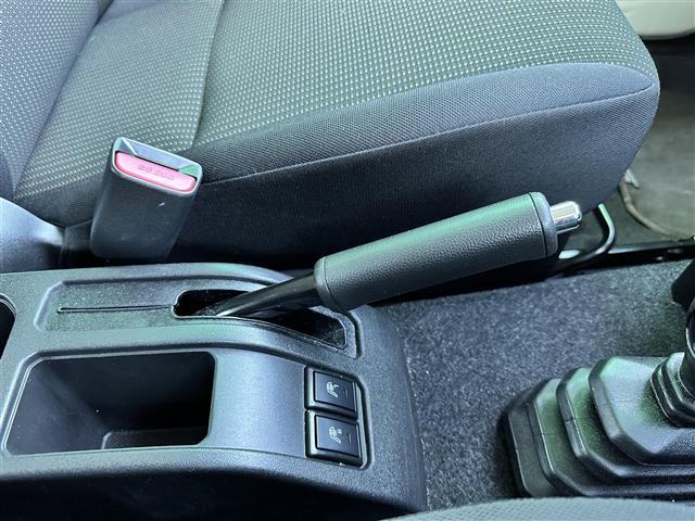 ジムニー ＸＣ　セーフティサポート　クルーズコントロール　純正ディスプレイオーディオ　ＣＤ／ＤＶＤ／Ｂｌｕｅｔｏｏｔｈ　ＥＴＣ　シートヒーター　ＲＡＹＳ１６インチアルミホイール　トーヨーオープンカントリータイヤ（26枚目）