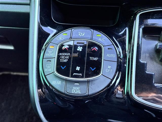 ヴォクシー ＺＳ　煌ＩＩＩ　セーフティセンス　クルーズコントロール　クリアランスソナー　純正１２インチフリップダウンモニター　純正１０インチナビ　バックカメラ　ＥＴＣ　両側電動スライドドア　ハーフレザーシート　純正アルミホイール（11枚目）