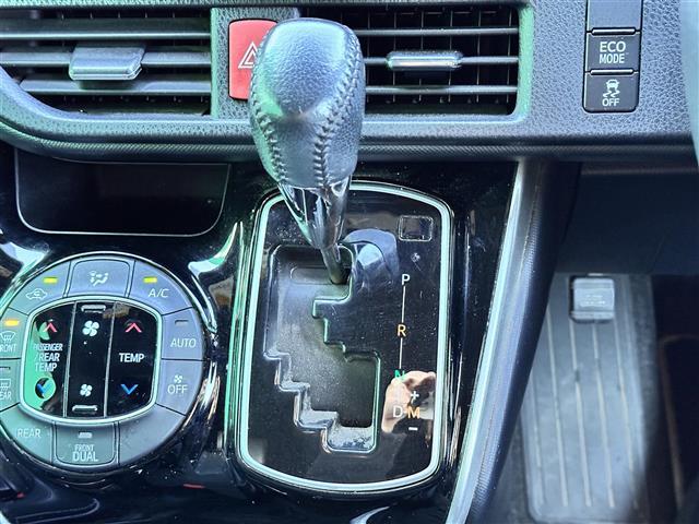 ヴォクシー ＺＳ　煌ＩＩＩ　セーフティセンス　クルーズコントロール　クリアランスソナー　純正１２インチフリップダウンモニター　純正１０インチナビ　バックカメラ　ＥＴＣ　両側電動スライドドア　ハーフレザーシート　純正アルミホイール（12枚目）