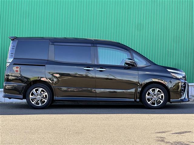 ヴォクシー ＺＳ　煌ＩＩＩ　セーフティセンス　クルーズコントロール　クリアランスソナー　純正１２インチフリップダウンモニター　純正１０インチナビ　バックカメラ　ＥＴＣ　両側電動スライドドア　ハーフレザーシート　純正アルミホイール（35枚目）