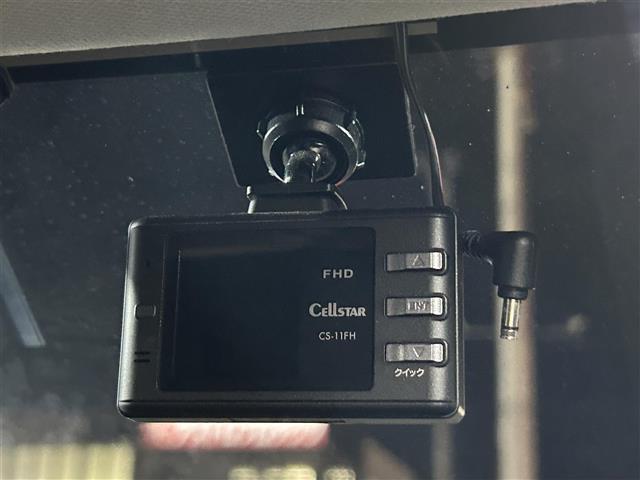 ヴェゼル ｅ：ＨＥＶ　Ｘ　ワンオーナー　ホンダセンシング　渋滞追従機能付アダプティブクルーズコントロール　社外９インチナビ　ＥＴＣ　衝突軽減ブレーキ　誤発進抑制機能　車線維持支援システム　パーキングセンサー　オートハイビーム（7枚目）