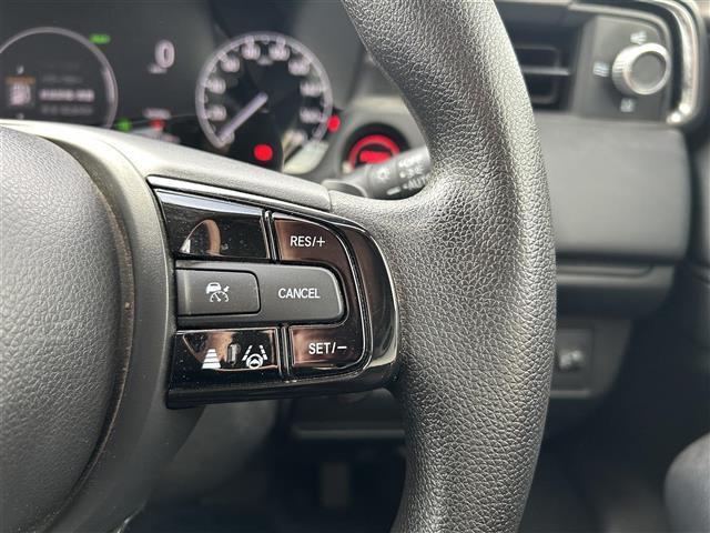 ヴェゼル ｅ：ＨＥＶ　Ｘ　ワンオーナー　ホンダセンシング　渋滞追従機能付アダプティブクルーズコントロール　社外９インチナビ　ＥＴＣ　衝突軽減ブレーキ　誤発進抑制機能　車線維持支援システム　パーキングセンサー　オートハイビーム（8枚目）