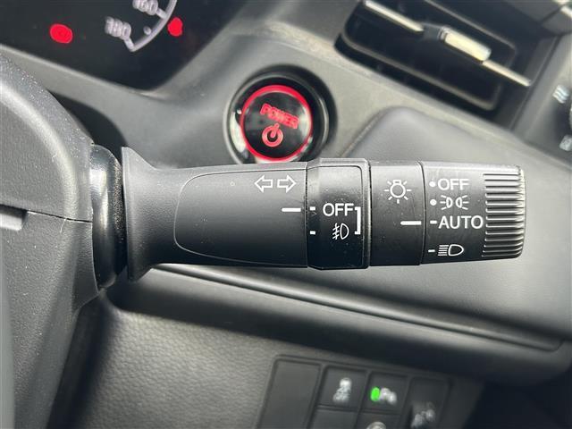 ヴェゼル ｅ：ＨＥＶ　Ｘ　ワンオーナー　ホンダセンシング　渋滞追従機能付アダプティブクルーズコントロール　社外９インチナビ　ＥＴＣ　衝突軽減ブレーキ　誤発進抑制機能　車線維持支援システム　パーキングセンサー　オートハイビーム（9枚目）