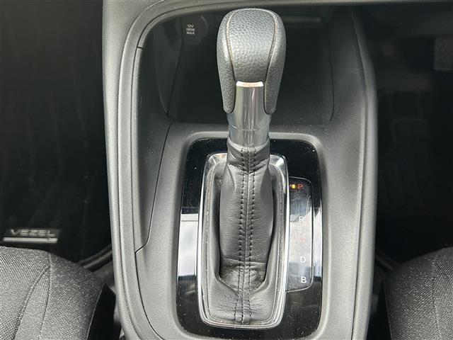 ヴェゼル ｅ：ＨＥＶ　Ｘ　ワンオーナー　ホンダセンシング　渋滞追従機能付アダプティブクルーズコントロール　社外９インチナビ　ＥＴＣ　衝突軽減ブレーキ　誤発進抑制機能　車線維持支援システム　パーキングセンサー　オートハイビーム（11枚目）
