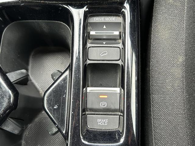 ヴェゼル ｅ：ＨＥＶ　Ｘ　ワンオーナー　ホンダセンシング　渋滞追従機能付アダプティブクルーズコントロール　社外９インチナビ　ＥＴＣ　衝突軽減ブレーキ　誤発進抑制機能　車線維持支援システム　パーキングセンサー　オートハイビーム（12枚目）