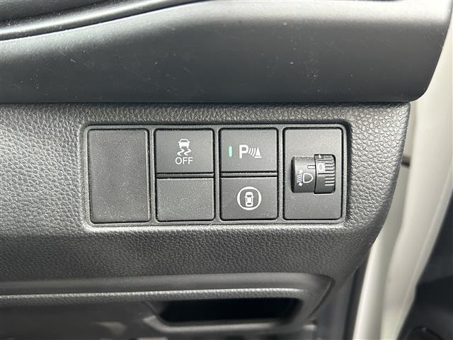 ヴェゼル ｅ：ＨＥＶ　Ｘ　ワンオーナー　ホンダセンシング　渋滞追従機能付アダプティブクルーズコントロール　社外９インチナビ　ＥＴＣ　衝突軽減ブレーキ　誤発進抑制機能　車線維持支援システム　パーキングセンサー　オートハイビーム（13枚目）