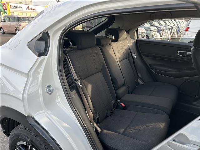 ヴェゼル ｅ：ＨＥＶ　Ｘ　ワンオーナー　ホンダセンシング　渋滞追従機能付アダプティブクルーズコントロール　社外９インチナビ　ＥＴＣ　衝突軽減ブレーキ　誤発進抑制機能　車線維持支援システム　パーキングセンサー　オートハイビーム（15枚目）
