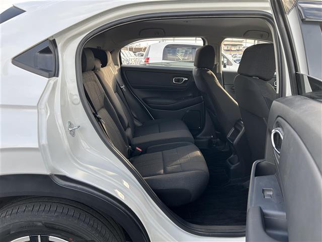 ヴェゼル ｅ：ＨＥＶ　Ｘ　ワンオーナー　ホンダセンシング　渋滞追従機能付アダプティブクルーズコントロール　社外９インチナビ　ＥＴＣ　衝突軽減ブレーキ　誤発進抑制機能　車線維持支援システム　パーキングセンサー　オートハイビーム（28枚目）