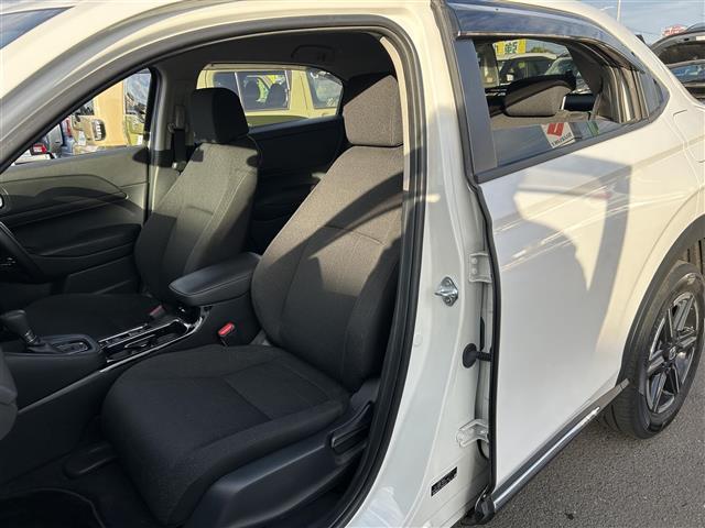 ヴェゼル ｅ：ＨＥＶ　Ｘ　ワンオーナー　ホンダセンシング　渋滞追従機能付アダプティブクルーズコントロール　社外９インチナビ　ＥＴＣ　衝突軽減ブレーキ　誤発進抑制機能　車線維持支援システム　パーキングセンサー　オートハイビーム（29枚目）