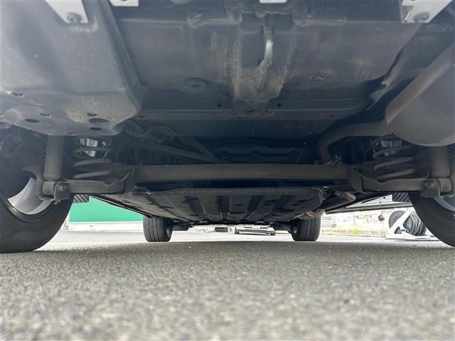 ヴェゼル ｅ：ＨＥＶ　Ｘ　ワンオーナー　ホンダセンシング　渋滞追従機能付アダプティブクルーズコントロール　社外９インチナビ　ＥＴＣ　衝突軽減ブレーキ　誤発進抑制機能　車線維持支援システム　パーキングセンサー　オートハイビーム（42枚目）