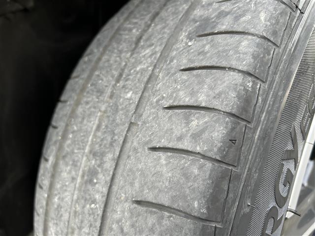 ヴェゼル ｅ：ＨＥＶ　Ｘ　ワンオーナー　ホンダセンシング　渋滞追従機能付アダプティブクルーズコントロール　社外９インチナビ　ＥＴＣ　衝突軽減ブレーキ　誤発進抑制機能　車線維持支援システム　パーキングセンサー　オートハイビーム（43枚目）