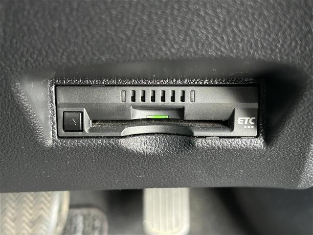 プリウス Ｓセーフティプラス　社外ＳＤナビ　ＣＤ　ＤＶＤ　ＢＴ　フルセグＴＶ　バックカメラ　社外ドライブレコーダー　社外１５インチＡＷ　レーダークルーズコントロール　レーンディパーチャートアラート　オートハイビーム　ＬＥＤライト（6枚目）