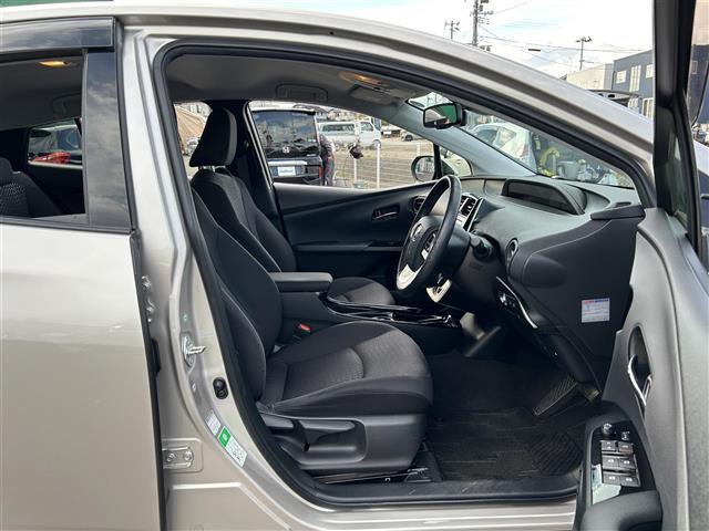 プリウス Ｓセーフティプラス　社外ＳＤナビ　ＣＤ　ＤＶＤ　ＢＴ　フルセグＴＶ　バックカメラ　社外ドライブレコーダー　社外１５インチＡＷ　レーダークルーズコントロール　レーンディパーチャートアラート　オートハイビーム　ＬＥＤライト（27枚目）