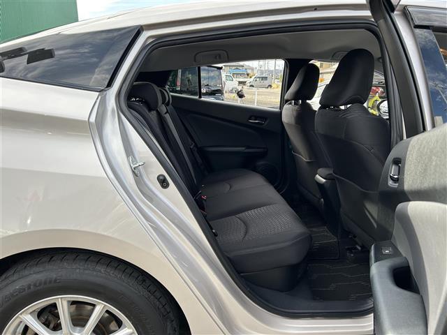 プリウス Ｓセーフティプラス　社外ＳＤナビ　ＣＤ　ＤＶＤ　ＢＴ　フルセグＴＶ　バックカメラ　社外ドライブレコーダー　社外１５インチＡＷ　レーダークルーズコントロール　レーンディパーチャートアラート　オートハイビーム　ＬＥＤライト（28枚目）