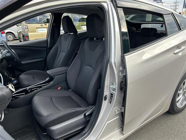 プリウス Ｓセーフティプラス　社外ＳＤナビ　ＣＤ　ＤＶＤ　ＢＴ　フルセグＴＶ　バックカメラ　社外ドライブレコーダー　社外１５インチＡＷ　レーダークルーズコントロール　レーンディパーチャートアラート　オートハイビーム　ＬＥＤライト（29枚目）