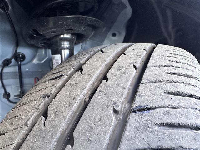 シエンタ ハイブリッドＺ　５人乗　コンフォートパッケージ　セーフティセンス　レーダークルーズコントロール　１０．５インチディスプレイオーディオ　パノラミックビューモニター　両側電動スライドドア　純正ＯＰ１５インチアルミホイール（43枚目）