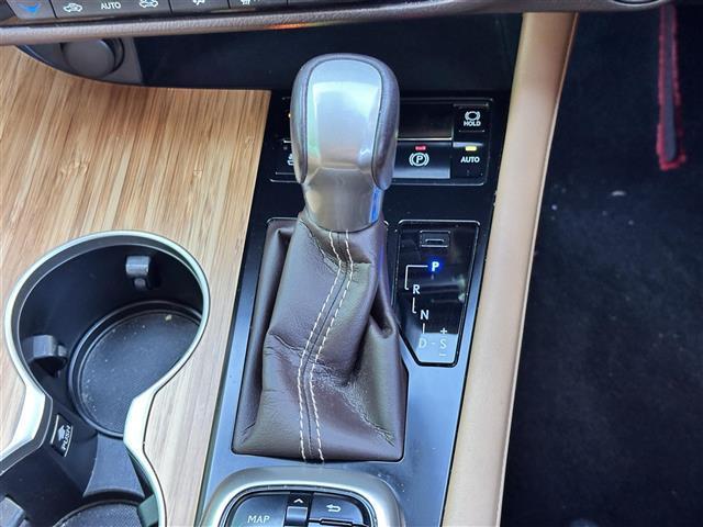 ＲＸ ＲＸ４５０ｈ　バージョンＬ　セーフティシステムプラス　ＢＳＭ　レーダークルーズコントロール　パノラミックビューモニター　純正ナビ　ＥＴＣ２．０　ドライブレコーダー　パワーバックドア　本革シート　前席／後席パワーシート　３眼ＬＥＤ（12枚目）