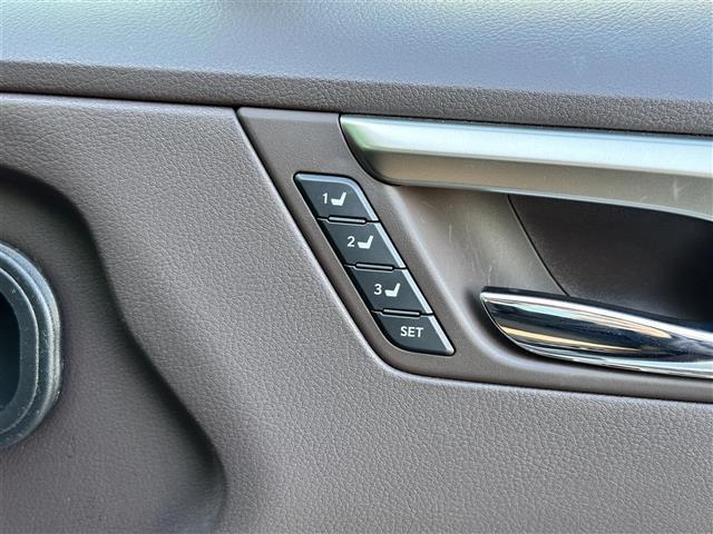 ＲＸ ＲＸ４５０ｈ　バージョンＬ　セーフティシステムプラス　ＢＳＭ　レーダークルーズコントロール　パノラミックビューモニター　純正ナビ　ＥＴＣ２．０　ドライブレコーダー　パワーバックドア　本革シート　前席／後席パワーシート　３眼ＬＥＤ（13枚目）
