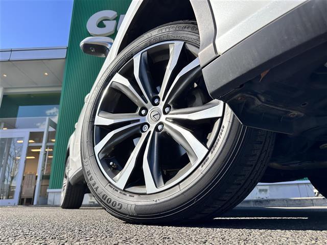 ＲＸ ＲＸ４５０ｈ　バージョンＬ　セーフティシステムプラス　ＢＳＭ　レーダークルーズコントロール　パノラミックビューモニター　純正ナビ　ＥＴＣ２．０　ドライブレコーダー　パワーバックドア　本革シート　前席／後席パワーシート　３眼ＬＥＤ（17枚目）