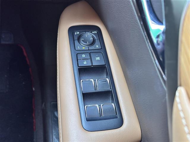 ＲＸ ＲＸ４５０ｈ　バージョンＬ　セーフティシステムプラス　ＢＳＭ　レーダークルーズコントロール　パノラミックビューモニター　純正ナビ　ＥＴＣ２．０　ドライブレコーダー　パワーバックドア　本革シート　前席／後席パワーシート　３眼ＬＥＤ（24枚目）