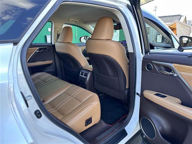 ＲＸ ＲＸ４５０ｈ　バージョンＬ　セーフティシステムプラス　ＢＳＭ　レーダークルーズコントロール　パノラミックビューモニター　純正ナビ　ＥＴＣ２．０　ドライブレコーダー　パワーバックドア　本革シート　前席／後席パワーシート　３眼ＬＥＤ（28枚目）