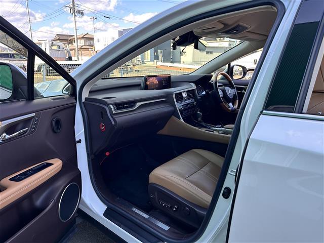 ＲＸ ＲＸ４５０ｈ　バージョンＬ　セーフティシステムプラス　ＢＳＭ　レーダークルーズコントロール　パノラミックビューモニター　純正ナビ　ＥＴＣ２．０　ドライブレコーダー　パワーバックドア　本革シート　前席／後席パワーシート　３眼ＬＥＤ（30枚目）