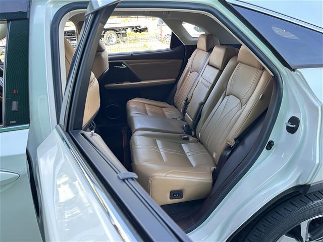 ＲＸ ＲＸ４５０ｈ　バージョンＬ　セーフティシステムプラス　ＢＳＭ　レーダークルーズコントロール　パノラミックビューモニター　純正ナビ　ＥＴＣ２．０　ドライブレコーダー　パワーバックドア　本革シート　前席／後席パワーシート　３眼ＬＥＤ（31枚目）