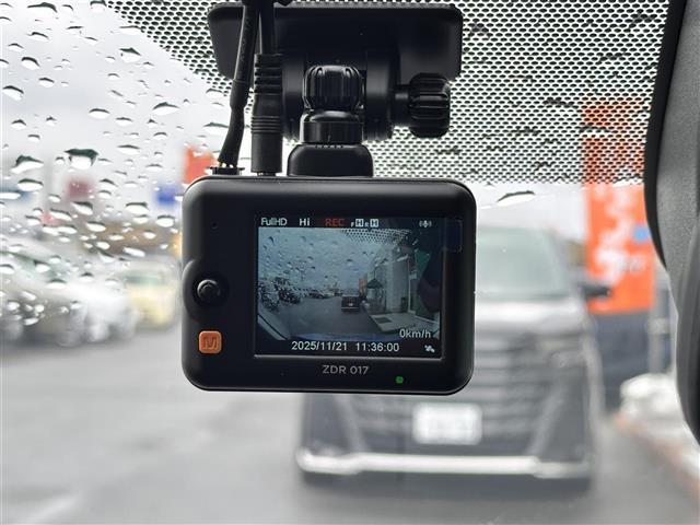 シエンタ ハイブリッドＺ　セーフティセンス　レーダークルーズコントロール　ＢＳＭ　コンフォートパッケージ　１０．５インチディスプレイオーディオ　パノラミックビューモニター　ＥＴＣ　ドライブレコーダー　両側電動スライドドア（7枚目）