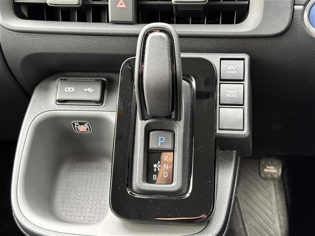 シエンタ ハイブリッドＺ　セーフティセンス　レーダークルーズコントロール　ＢＳＭ　コンフォートパッケージ　１０．５インチディスプレイオーディオ　パノラミックビューモニター　ＥＴＣ　ドライブレコーダー　両側電動スライドドア（12枚目）