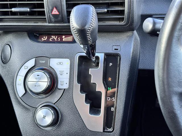 シエンタ Ｇ　７人乗り　セーフティセンス　純正１２インチフリップダウンモニター　純正ナビ　バックカメラ　ＥＴＣ　ドライブレコーダー　両側電動スライドドア　クリアランスソナー　プリクラッシュセーフティ　ＬＤＡ（11枚目）