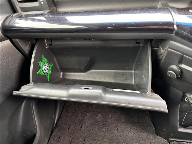 ステップワゴンスパーダ Ｚ　インターナビセレクション　ワンオーナー／ＨＯＮＤＡインターナビ／両側パワースライドドア／マルチビューカメラシステム／純正フリップダウンモニター／パドルシフト／スペアキー／ビルトインＥＴＣ／純正フロアマット／センターコンソール（2枚目）