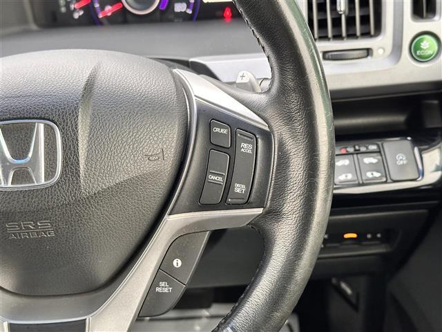 ステップワゴンスパーダ Ｚ　インターナビセレクション　ワンオーナー／ＨＯＮＤＡインターナビ／両側パワースライドドア／マルチビューカメラシステム／純正フリップダウンモニター／パドルシフト／スペアキー／ビルトインＥＴＣ／純正フロアマット／センターコンソール（6枚目）