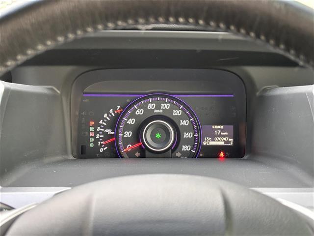 ステップワゴンスパーダ Ｚ　インターナビセレクション　ワンオーナー／ＨＯＮＤＡインターナビ／両側パワースライドドア／マルチビューカメラシステム／純正フリップダウンモニター／パドルシフト／スペアキー／ビルトインＥＴＣ／純正フロアマット／センターコンソール（8枚目）