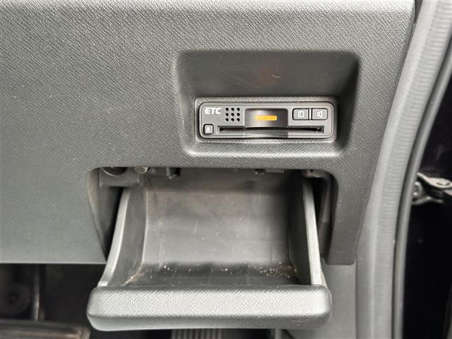 ステップワゴンスパーダ Ｚ　インターナビセレクション　ワンオーナー／ＨＯＮＤＡインターナビ／両側パワースライドドア／マルチビューカメラシステム／純正フリップダウンモニター／パドルシフト／スペアキー／ビルトインＥＴＣ／純正フロアマット／センターコンソール（11枚目）