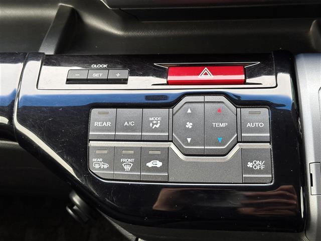 ステップワゴンスパーダ Ｚ　インターナビセレクション　ワンオーナー／ＨＯＮＤＡインターナビ／両側パワースライドドア／マルチビューカメラシステム／純正フリップダウンモニター／パドルシフト／スペアキー／ビルトインＥＴＣ／純正フロアマット／センターコンソール（13枚目）