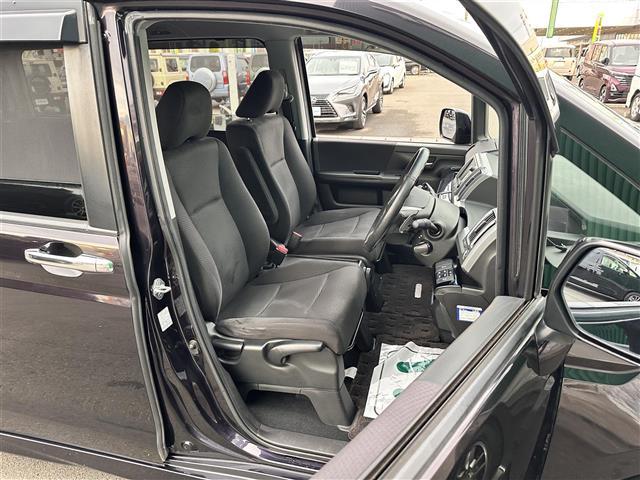 ステップワゴンスパーダ Ｚ　インターナビセレクション　ワンオーナー／ＨＯＮＤＡインターナビ／両側パワースライドドア／マルチビューカメラシステム／純正フリップダウンモニター／パドルシフト／スペアキー／ビルトインＥＴＣ／純正フロアマット／センターコンソール（14枚目）