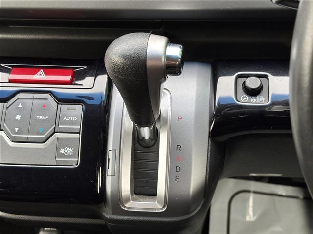 ステップワゴンスパーダ Ｚ　インターナビセレクション　ワンオーナー／ＨＯＮＤＡインターナビ／両側パワースライドドア／マルチビューカメラシステム／純正フリップダウンモニター／パドルシフト／スペアキー／ビルトインＥＴＣ／純正フロアマット／センターコンソール（25枚目）