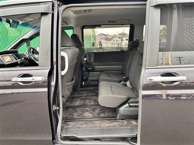 ステップワゴンスパーダ Ｚ　インターナビセレクション　ワンオーナー／ＨＯＮＤＡインターナビ／両側パワースライドドア／マルチビューカメラシステム／純正フリップダウンモニター／パドルシフト／スペアキー／ビルトインＥＴＣ／純正フロアマット／センターコンソール（31枚目）