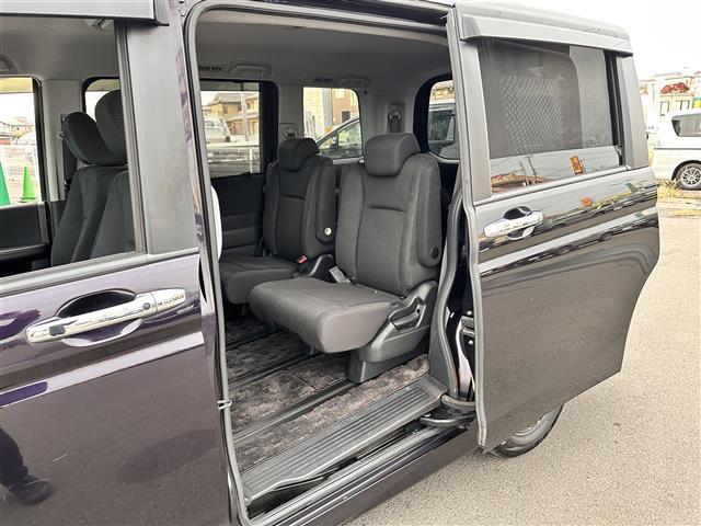 ステップワゴンスパーダ Ｚ　インターナビセレクション　ワンオーナー／ＨＯＮＤＡインターナビ／両側パワースライドドア／マルチビューカメラシステム／純正フリップダウンモニター／パドルシフト／スペアキー／ビルトインＥＴＣ／純正フロアマット／センターコンソール（32枚目）