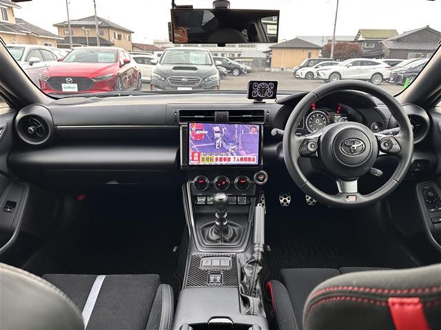 ＧＲ８６ ＲＺ　ワンオーナー　車高調　ＢＲＩＤＥフルバケットシート　社外ナビ　Ｂｌｕｅｔｏｏｔｈ　フルセグＴＶ　ＥＴＣ　クルーズコントロール　バックカメラ　シートヒーター　ブラインドスポットモニター　ＥＮＫＥＩアルミ（3枚目）