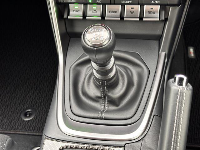 ＧＲ８６ ＲＺ　ワンオーナー　車高調　ＢＲＩＤＥフルバケットシート　社外ナビ　Ｂｌｕｅｔｏｏｔｈ　フルセグＴＶ　ＥＴＣ　クルーズコントロール　バックカメラ　シートヒーター　ブラインドスポットモニター　ＥＮＫＥＩアルミ（12枚目）