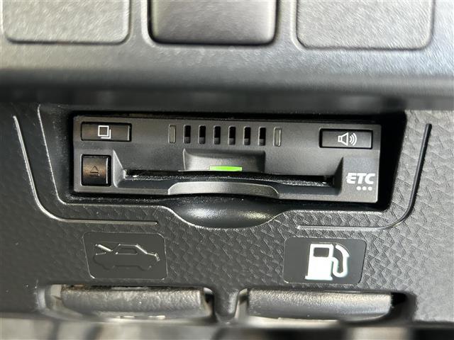 ルーミー カスタムＧ　スマートアシスト　アダプティブクルーズコントロール　純正９インチナビ　パノラミックビューモニター　ＥＴＣ　ドライブレコーダー　ドライブレコーダー　両側電動スライドドア　純正１４インチＡＷ　ＬＥＤライト（6枚目）