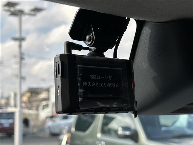 ルーミー カスタムＧ　スマートアシスト　アダプティブクルーズコントロール　純正９インチナビ　パノラミックビューモニター　ＥＴＣ　ドライブレコーダー　ドライブレコーダー　両側電動スライドドア　純正１４インチＡＷ　ＬＥＤライト（7枚目）