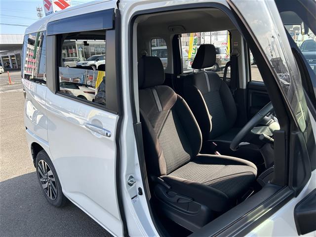 ルーミー カスタムＧ　スマートアシスト　アダプティブクルーズコントロール　純正９インチナビ　パノラミックビューモニター　ＥＴＣ　ドライブレコーダー　ドライブレコーダー　両側電動スライドドア　純正１４インチＡＷ　ＬＥＤライト（14枚目）